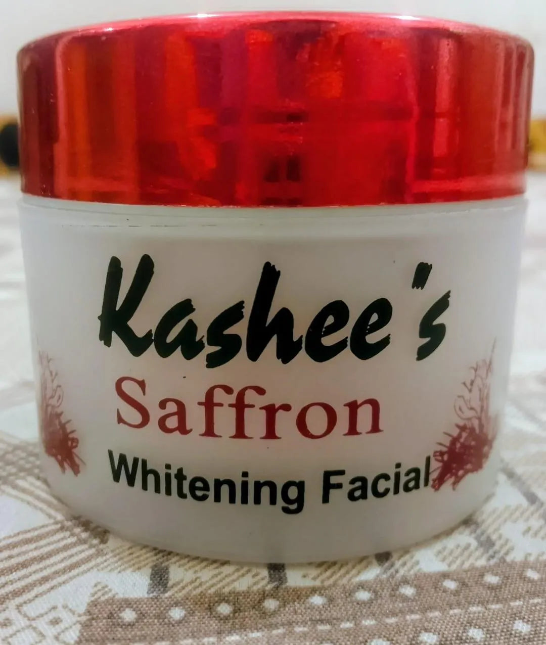 Kashees Saffron Whitening Facial Scrub